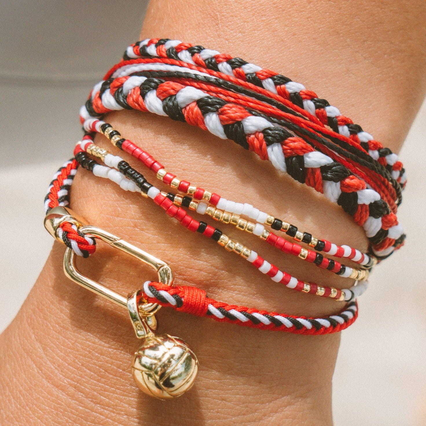 Red. Black & White Collection - Image 9