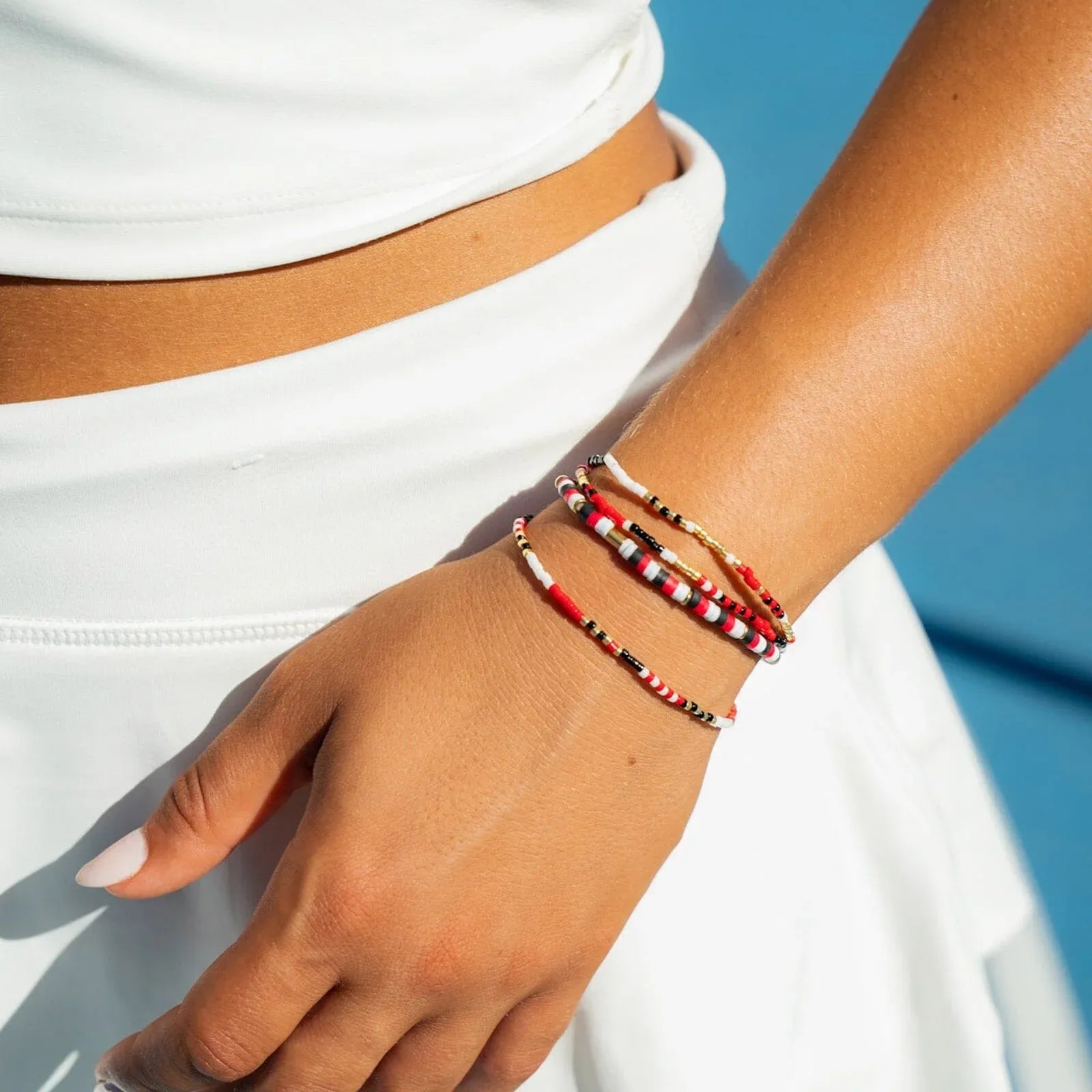 Red. Black & White Collection - Image 10