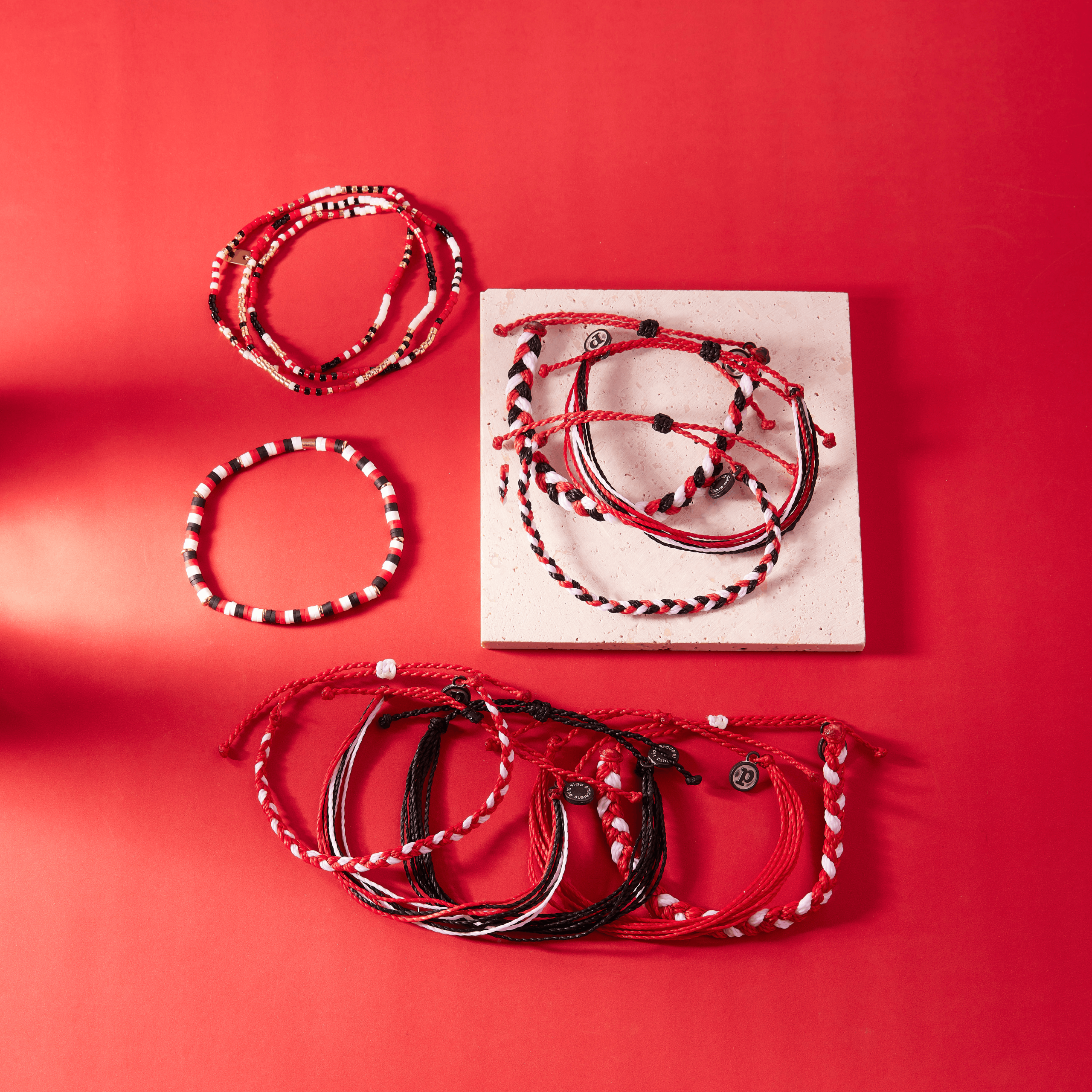 Red. Black & White Collection - Image 12
